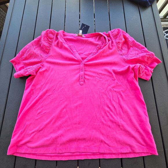 Crown & Ivy Women's Blouse with Eyelet Sleeves & V Neck Sz XXL NWT - Picture 1 of 6